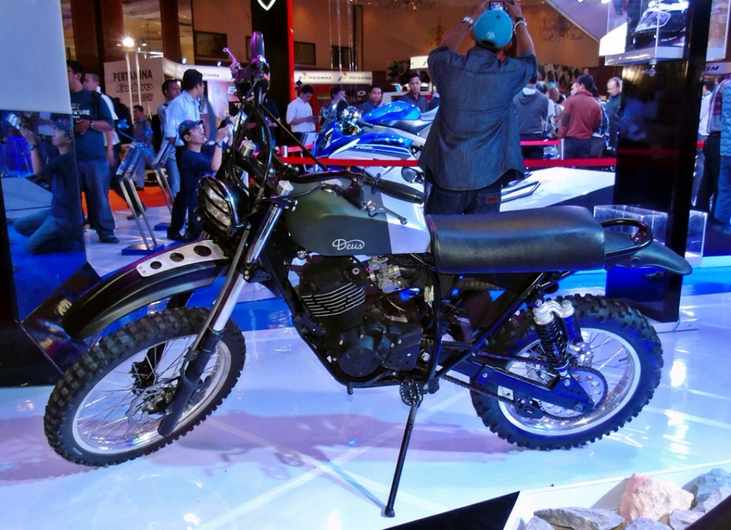 Modifikasi Byson Classic Dirtbike Karya Deus Ex Machina Di IMoS