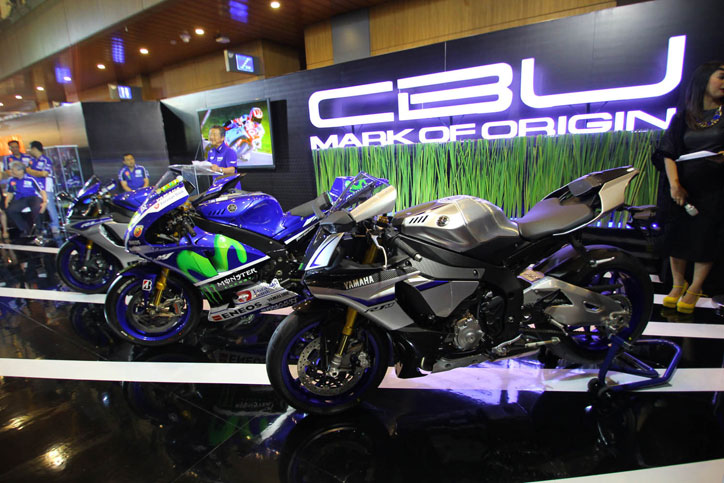 Yamaha-R1_R1M-GIIAS-2015