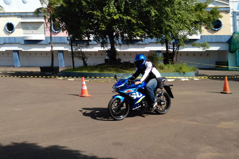 test_ride_suzuki_gsx_r-150_2
