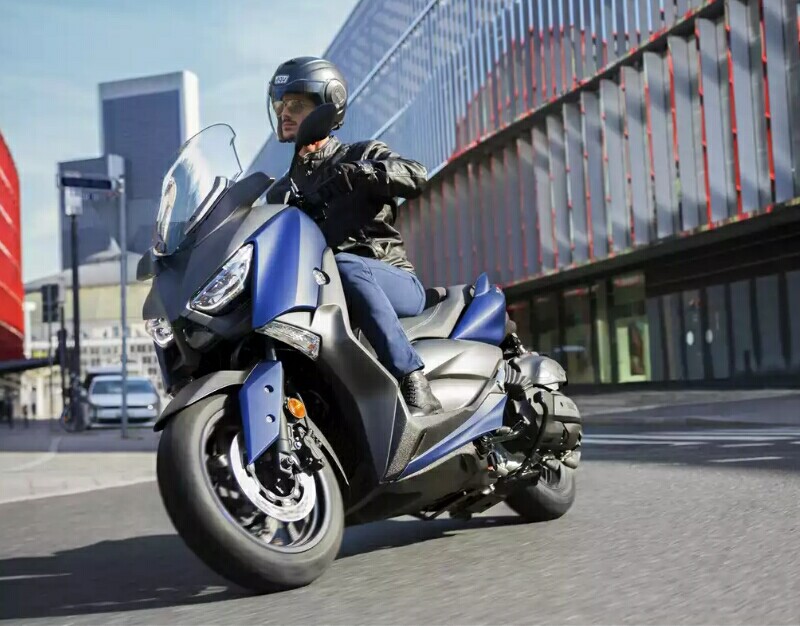 Skutik Baru Yamaha XMax  400 yang Lebih Bertenaga Diluncurkan