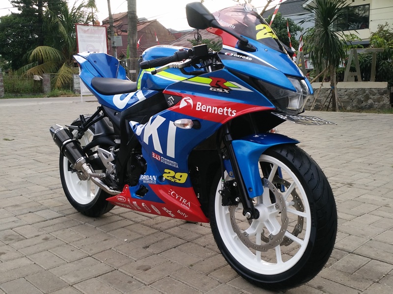  Modifikasi Suzuki GSX R150 Jadi Kece Paduan MotoGP dan BSB