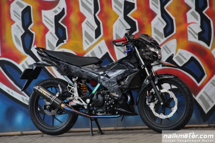 Modifikasi Suzuki Satria 'Blackened' Jengah Sama Gaya Alay