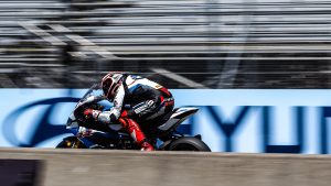 54261_r09_action_full Sykes Sebut BMW Lebih Menjanjikan