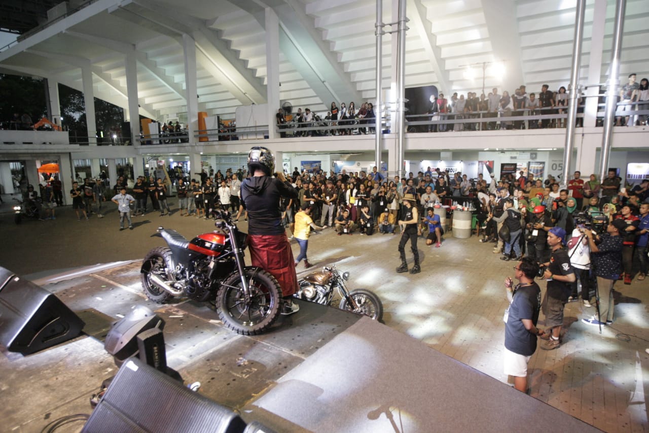 Kemeriahan Malam Minggu di IIMS Motobike