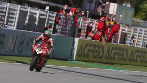 13079_dcp_r6_action_full-696x392 Davies Hengkang ke MotoGP