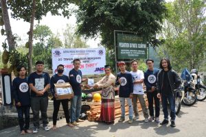 JNE dan APIC Bagai Malaikat Tak Bersayap, JNE dan APIC Berbagi Mushaf Alquran