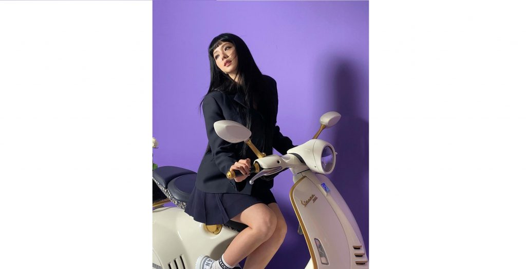 Intip Cantiknya Jisoo Blackpink Saat Tunggangi Vespa Dior