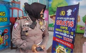 Satlantas Polres Dumai Beri Vaksinasi Gratis Bagi Pemohon SIM Vaksinasi SIM