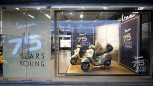 75Tahun Vespa Menyambangi Dealer-Dealer