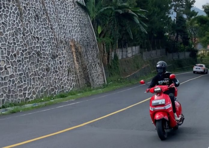 Touring Jakarta-Bandung Keeway Versilia, Setelan Riding Aman, Nyaman, dan Stylish