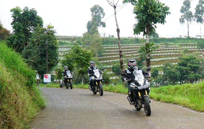 Bahaya Merokok Berkendara Motor