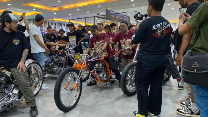 Pengunjung Kustomfest 2024