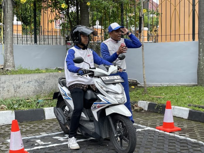 Puluhan Agen Safety Riding