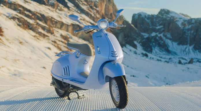 Vespa 946 Snake Icy