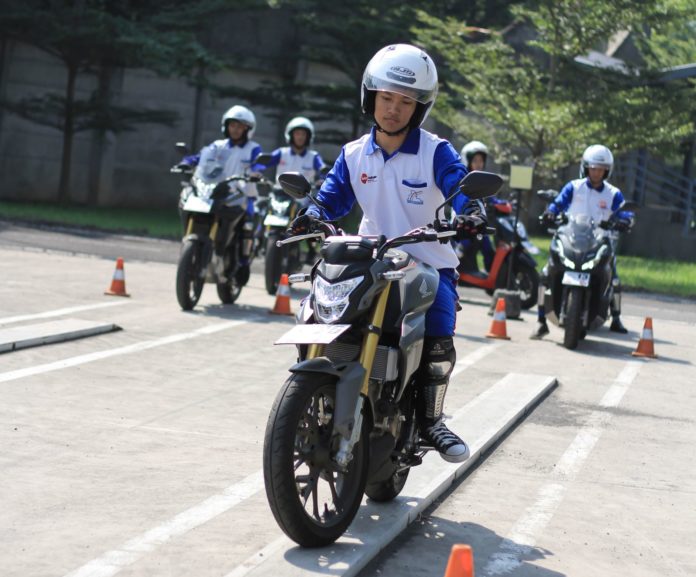 Pengendara Pemula Aman Berkendara